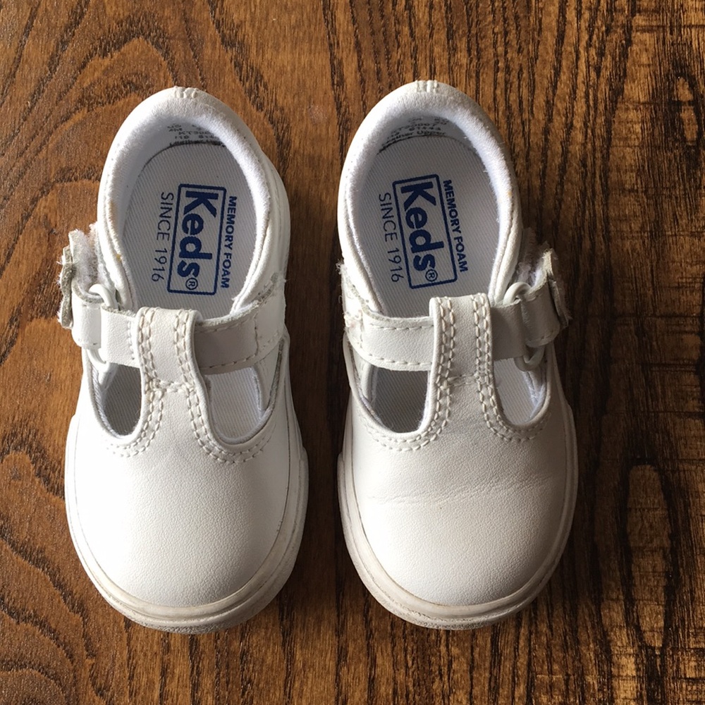 Keds Little Kid Daphne T Strap sneaker